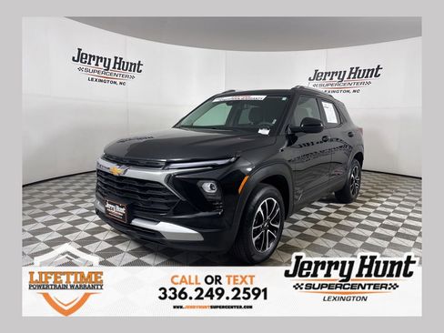Used 2025 Chevrolet TrailBlazer LT AWD/4WD image 1