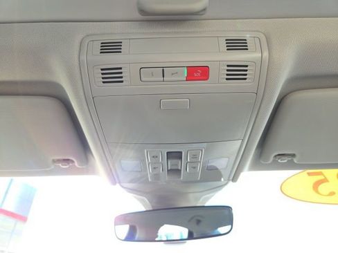 Used 2025 Volkswagen Jetta SE image 19