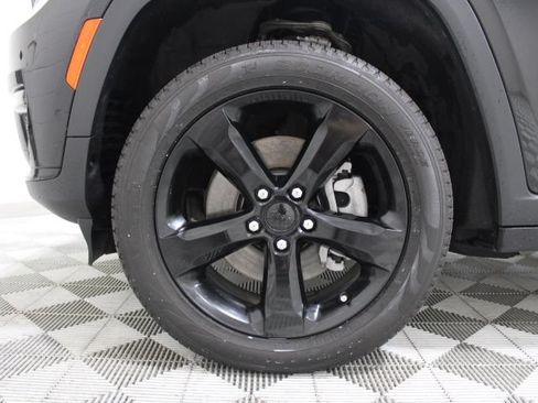 Used 2024 Jeep Grand Cherokee L Limited w/ Luxury Tech Group II AWD/4WD image 47