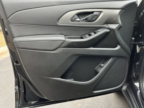 Used 2023 Chevrolet Traverse LT w/ Midnight/Sport Edition image 14