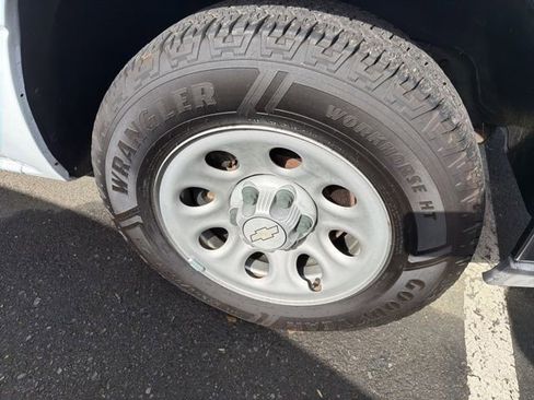 Used 2005 Chevrolet Silverado 1500 W/T image 2