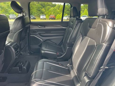 Used 2023 Jeep Grand Cherokee L Limited w/ Black Appearance Package AWD/4WD image 9