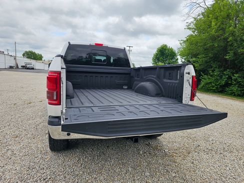 Used 2017 Ford F150 Lariat w/ Equipment Group 502A Luxury AWD/4WD image 5