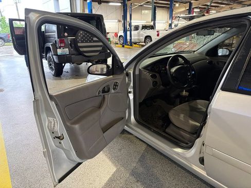 Used 2002 Ford Focus SE FWD image 5
