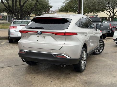 Used 2024 Toyota Venza XLE image 5
