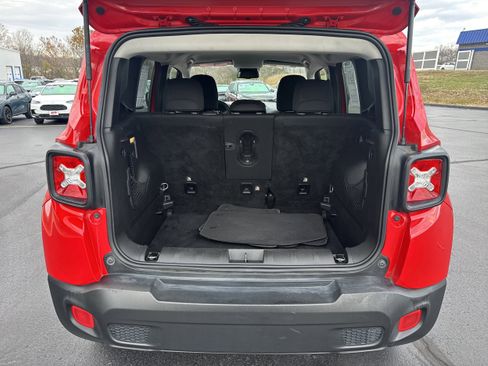 Used 2018 Jeep Renegade Latitude w/ Popular Equipment Group image 11