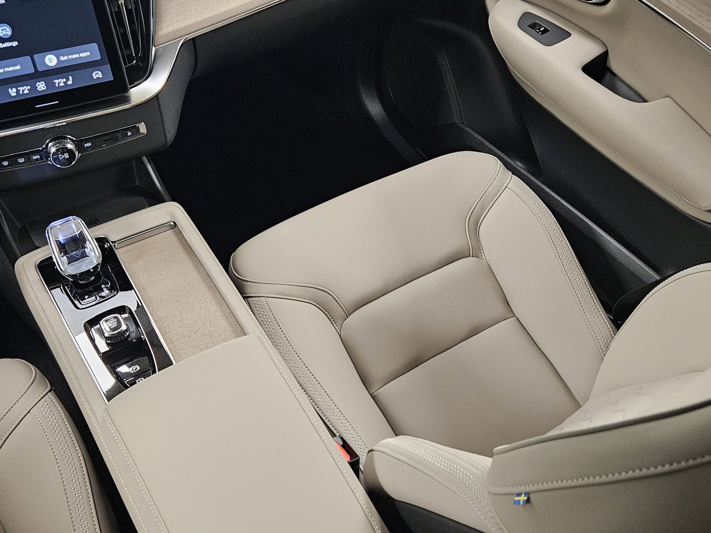 New 2026 Volvo XC90 T8 Plus w/ Protection Package Premier AWD/4WD image 16