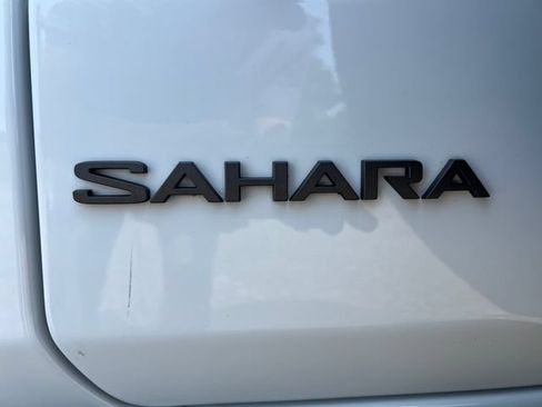 Used 2025 Jeep Wrangler Unlimited Sahara AWD/4WD image 39