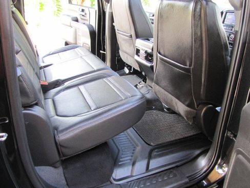 Used 2023 GMC Sierra 3500 Denali w/ Denali Black Diamond Edition AWD/4WD image 19