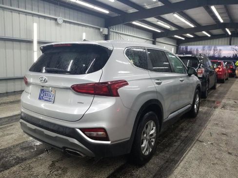 Used 2019 Hyundai Santa Fe SE image 2