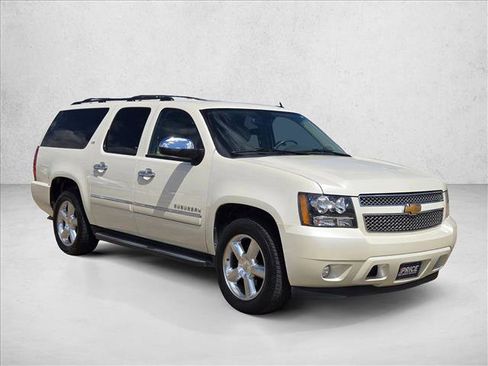 Used 2014 Chevrolet Suburban LTZ image 3
