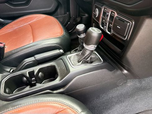 Used 2022 Jeep Wrangler Unlimited Sahara w/ Cold Weather Group AWD/4WD image 34