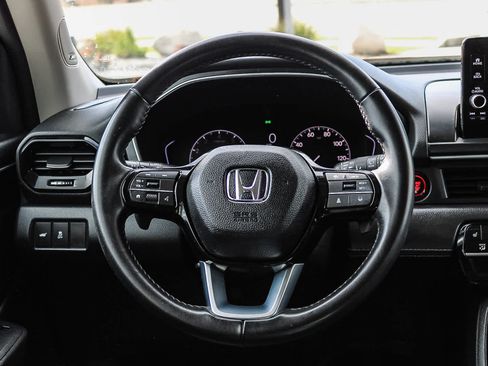 Certified 2025 Honda Pilot Touring image 14