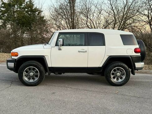 Used 2011 Toyota FJ Cruiser 4WD image 3