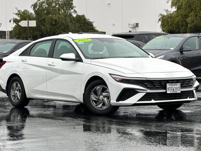 Certified 2025 Hyundai Elantra SE