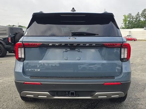 Used 2025 Ford Explorer Active w/ Active Comfort Package RWD image 4