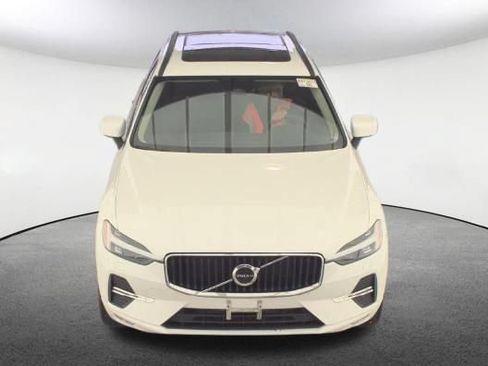 Used 2023 Volvo XC60 B5 Core AWD/4WD image 2