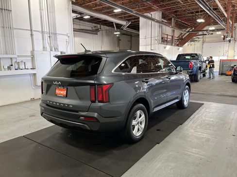 Used 2022 Kia Sorento LX AWD/4WD image 6