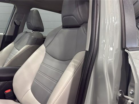 Used 2023 Toyota RAV4 XLE Premium image 23