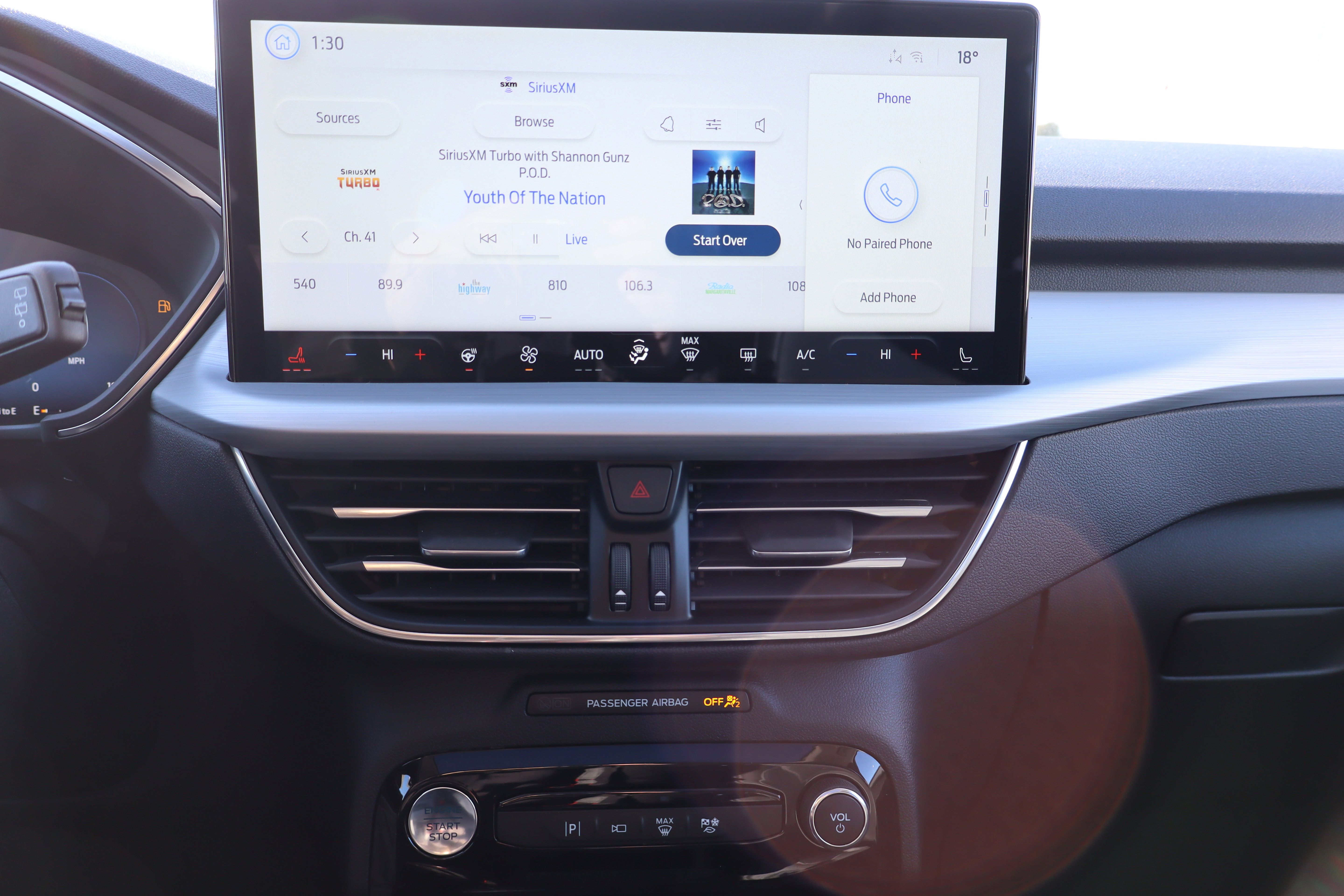 New 2025 Ford Escape SE w/ PHEV Premium Package FWD image 17
