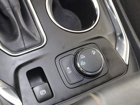 Used 2021 Chevrolet Traverse LS image 24