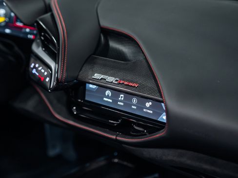 Used 2024 Ferrari SF90 Spider image 25