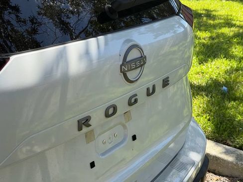 Used 2025 Nissan Rogue SV w/ SV Premium Package FWD image 8