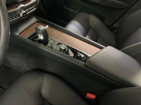 Certified 2024 Volvo XC60 B5 Plus w/ Climate Package AWD/4WD image 17