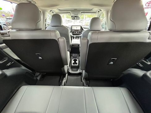 Used 2026 Toyota Highlander Limited image 16