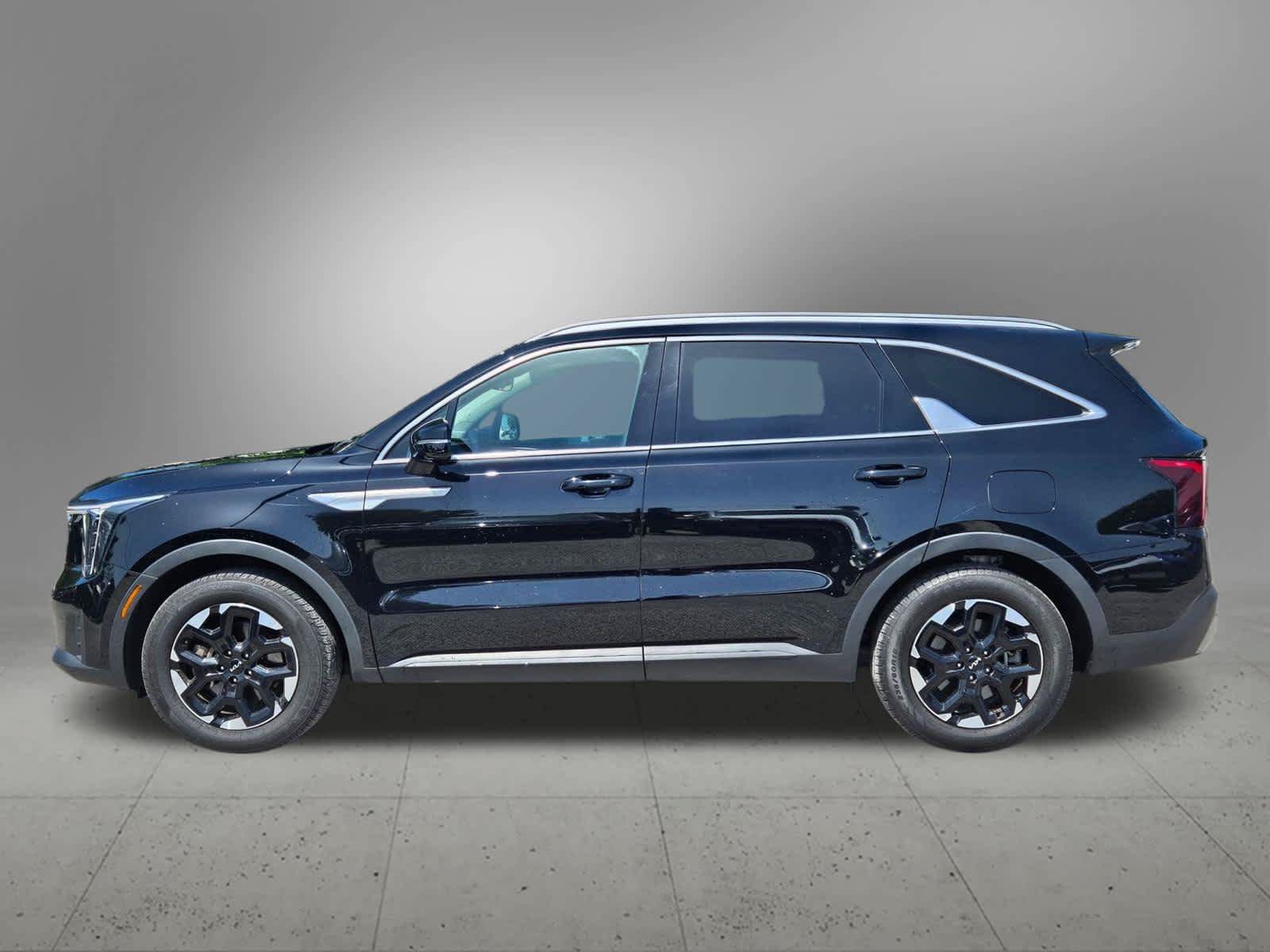 Certified 2024 Kia Sorento S FWD image 3