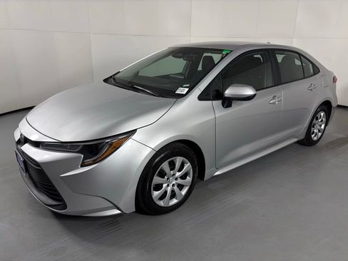 Used 2023 Toyota Corolla LE FWD image 4