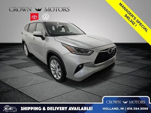 Used 2024 Toyota Highlander Limited AWD/4WD image 1