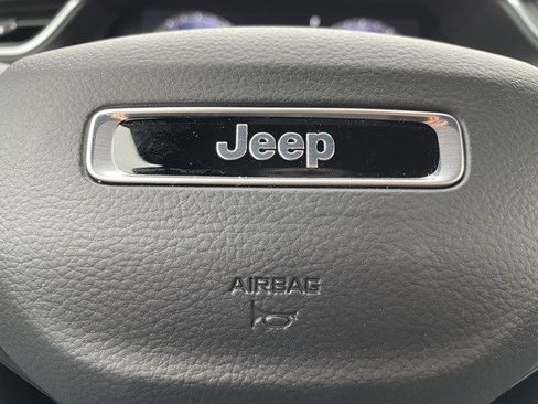 New 2025 Jeep Grand Cherokee Altitude image 21