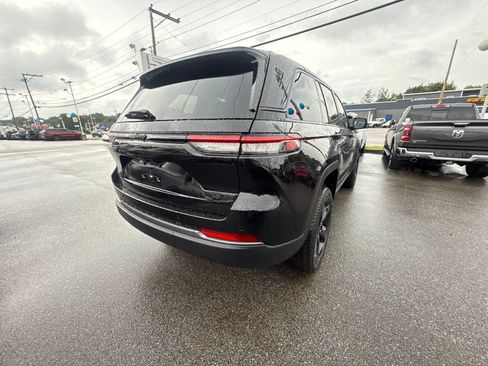 New 2026 Jeep Grand Cherokee Limited w/ Limited Altitude Package AWD/4WD image 5