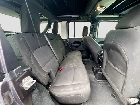 Used 2022 Jeep Wrangler Unlimited Sport AWD/4WD image 31