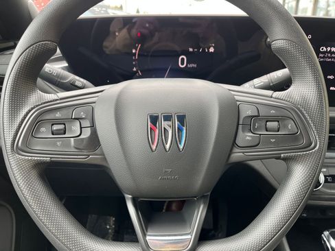 Used 2025 Buick Envista Preferred image 29