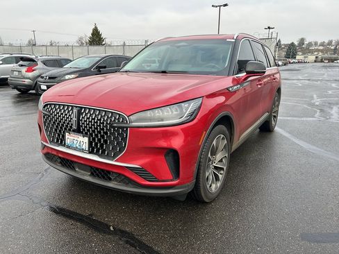 Used 2025 Lincoln Aviator Premiere image 3