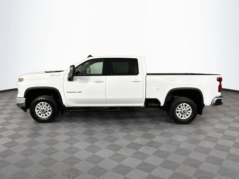 Used 2024 Chevrolet Silverado 2500 LT w/ Convenience Package AWD/4WD image 4