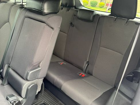 Used 2021 Toyota Highlander L AWD/4WD image 19