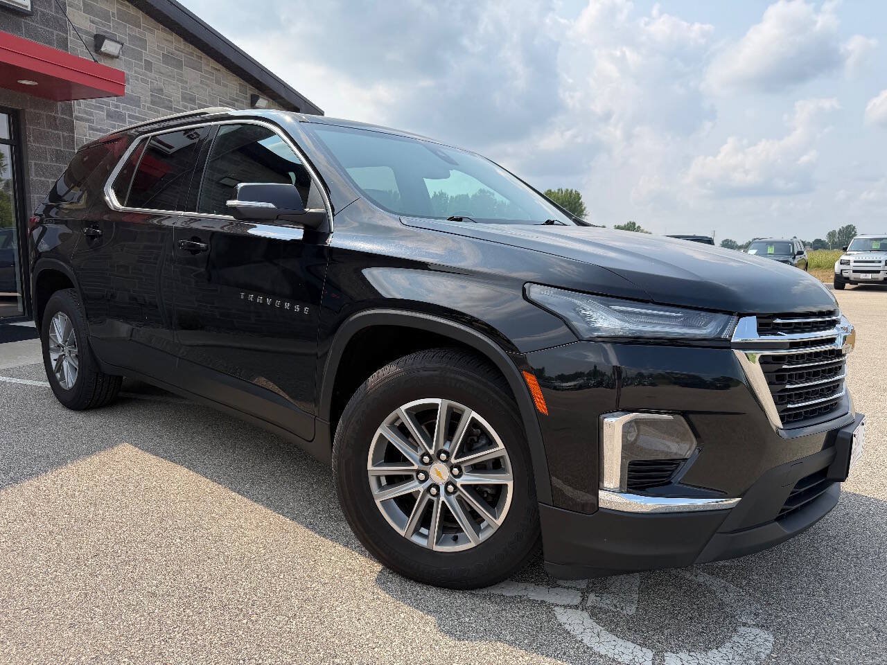Used 2023 Chevrolet Traverse LT AWD/4WD image 3
