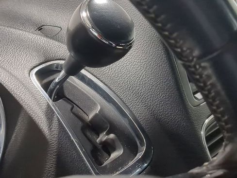 Used 2019 Dodge Grand Caravan SXT FWD image 34
