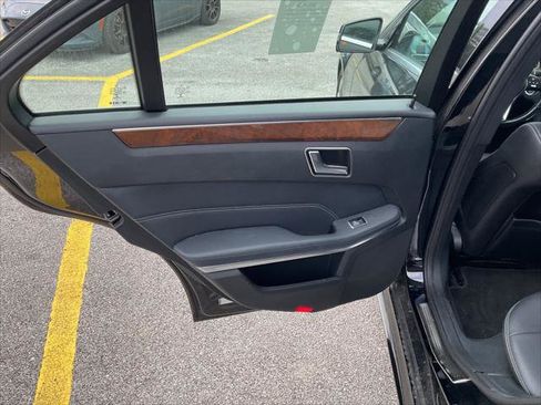 Used 2016 Mercedes-Benz E 350 Sedan w/ Premium Package image 24