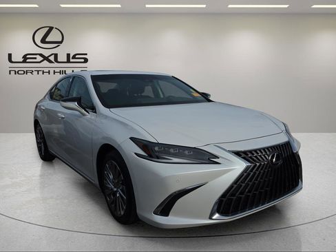 Used 2023 Lexus ES 300h w/ Accessory Package (Z2) image 4