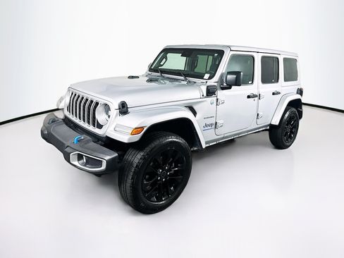 Used 2024 Jeep Wrangler Unlimited Sahara AWD/4WD image 3