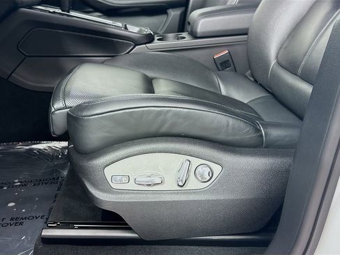 Certified 2025 Porsche Macan image 22