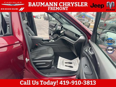 Used 2023 Jeep Grand Cherokee L Laredo image 15