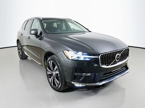 Used 2023 Volvo XC60 B5 Plus AWD/4WD image 3