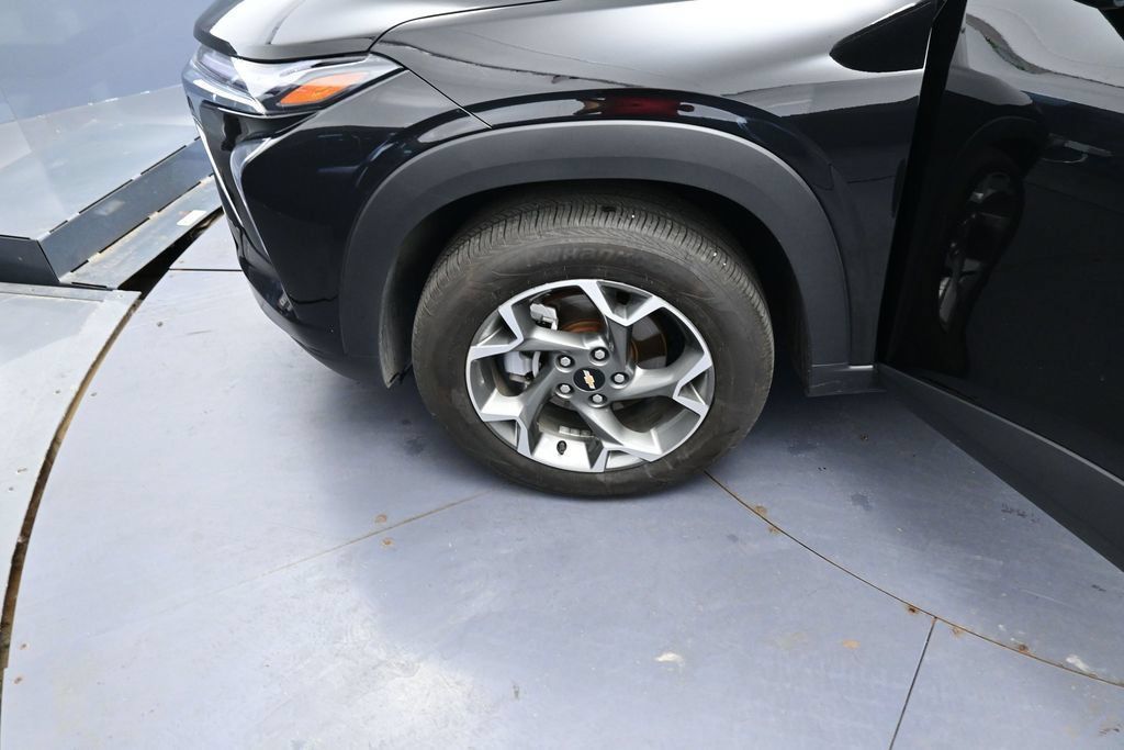Used 2025 Chevrolet Trax LT FWD image 14