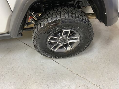 Used 2024 Jeep Gladiator Mojave image 12