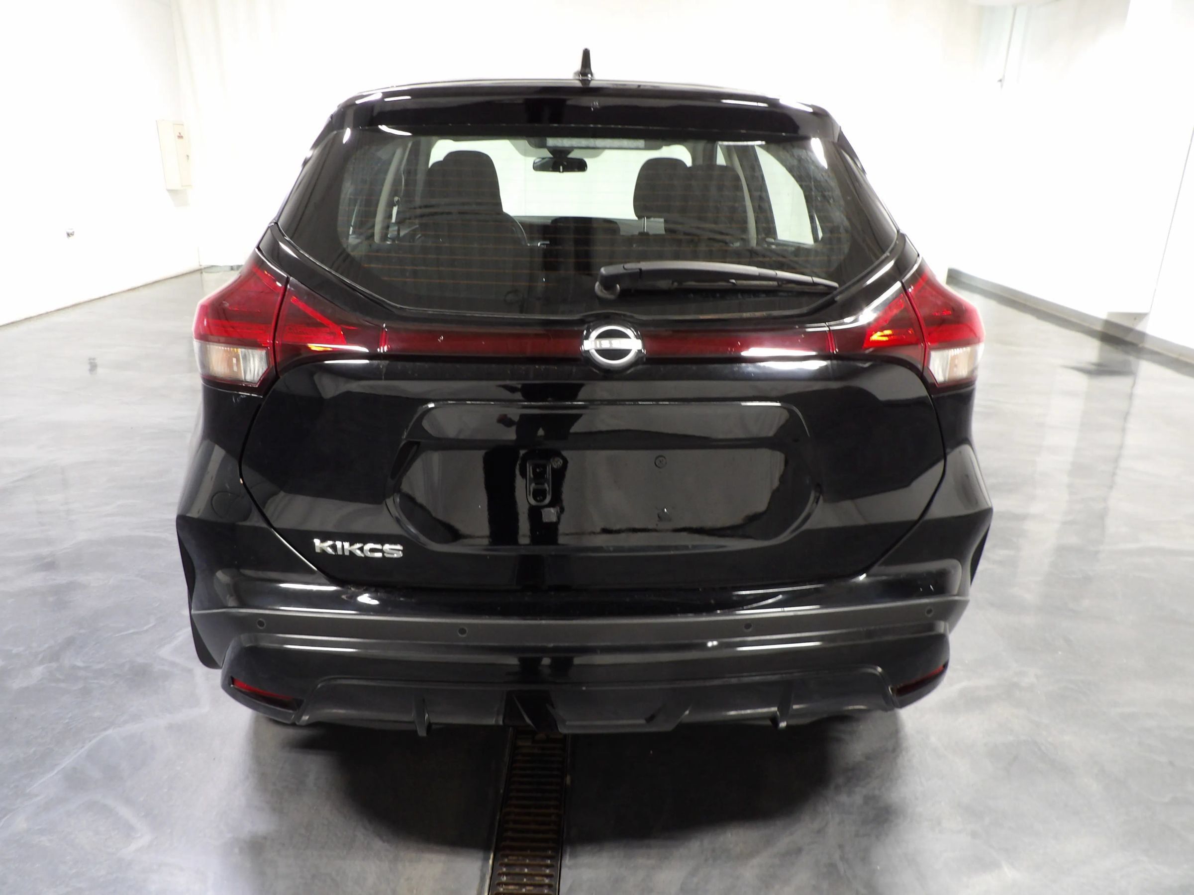 Used 2024 Nissan Kicks S FWD image 5